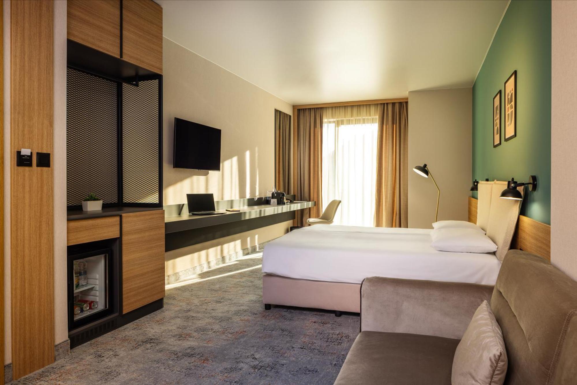 B1 Downtown 3*